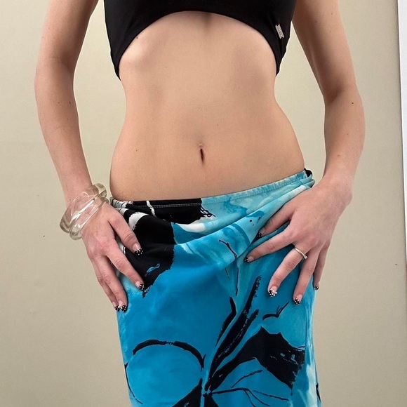 Y2K blue floral skirt - Picture 2 of 7